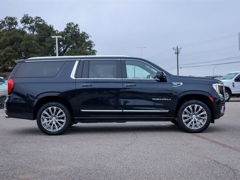 Used 2021 GMC Yukon XL Denali w/ Denali Premium Package image 4