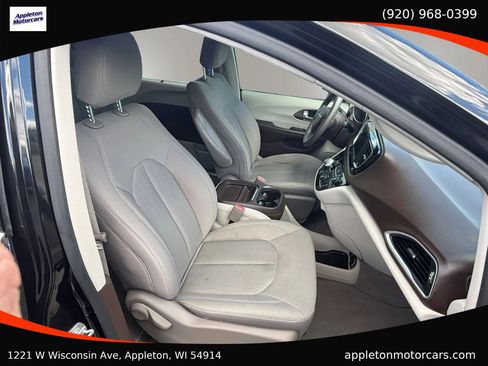 Used 2018 Chrysler Pacifica Touring Plus FWD image 34