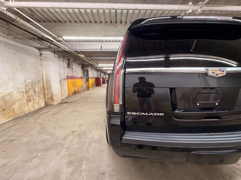 Used 2015 Cadillac Escalade Premium AWD/4WD image 10
