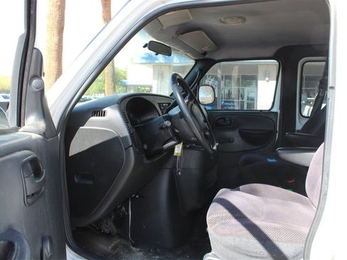 Used 2002 Dodge B3500 image 9