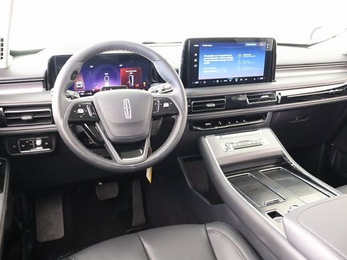 New 2026 Lincoln Aviator AWD w/ Jet Appearance Package image 2