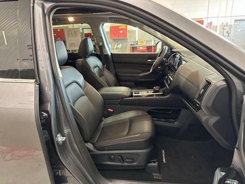 Used 2025 Nissan Pathfinder SL w/ SL Premium Package AWD/4WD image 20