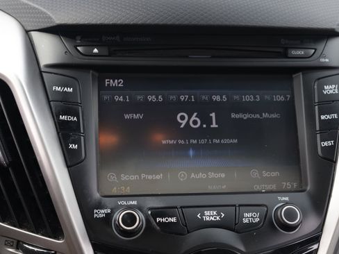 Used 2013 Hyundai Veloster w/ Tech Pkg FWD image 15