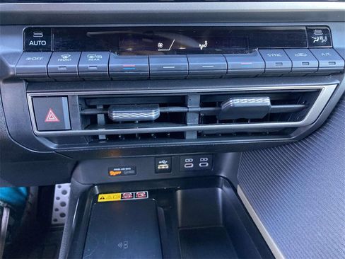 Used 2025 Toyota Camry SE image 14