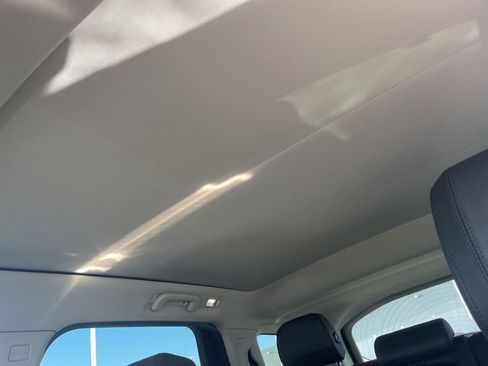 Used 2017 Land Rover Discovery Sport HSE image 18