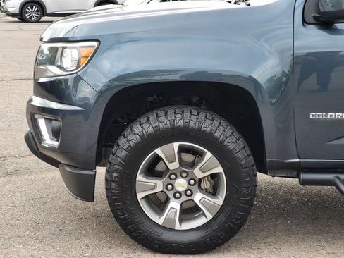 Used 2019 Chevrolet Colorado Z71 AWD/4WD image 3