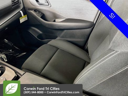 Used 2023 Nissan Rogue S AWD/4WD image 25