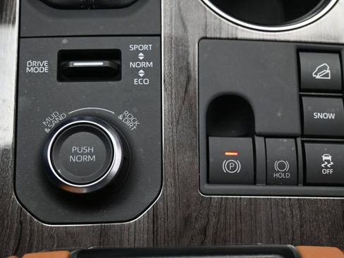 Certified 2025 Toyota Highlander Platinum image 27