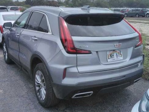 Used 2024 Cadillac XT4 Premium Luxury FWD image 2