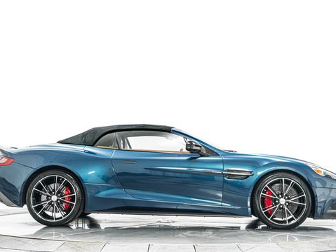 Used 2016 Aston Martin Vanquish Volante RWD image 18