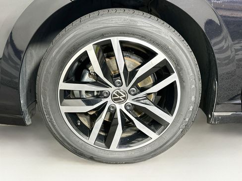 Used 2025 Volkswagen Jetta SE FWD image 11