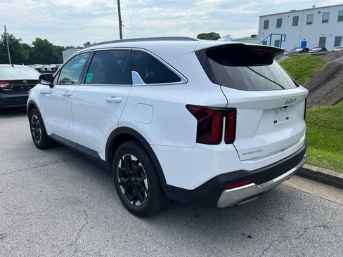 Used 2024 Kia Sorento S FWD image 4