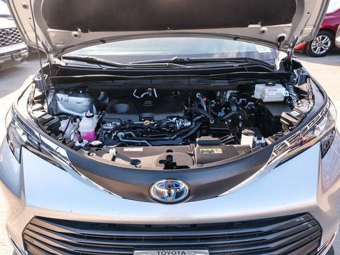 Certified 2024 Toyota Sienna XLE w/ XLE Plus Package FWD image 28