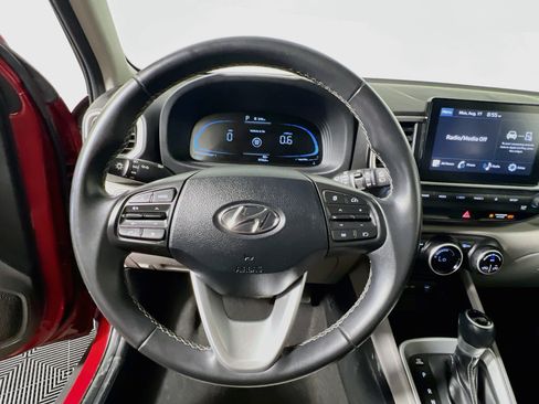 Used 2025 Hyundai Venue SEL FWD image 17