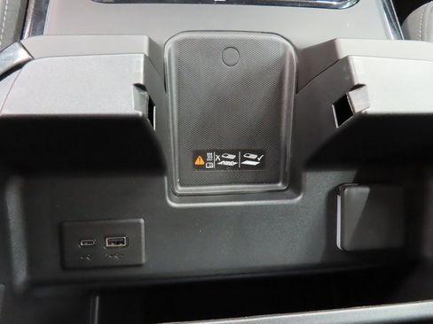 Used 2025 Chevrolet Silverado 2500 ZR2 w/ Technology Package image 76