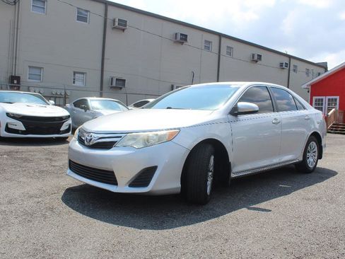 Used 2012 Toyota Camry LE FWD image 7
