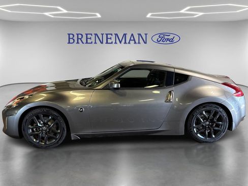 Used 2020 Nissan 370Z Coupe RWD image 8