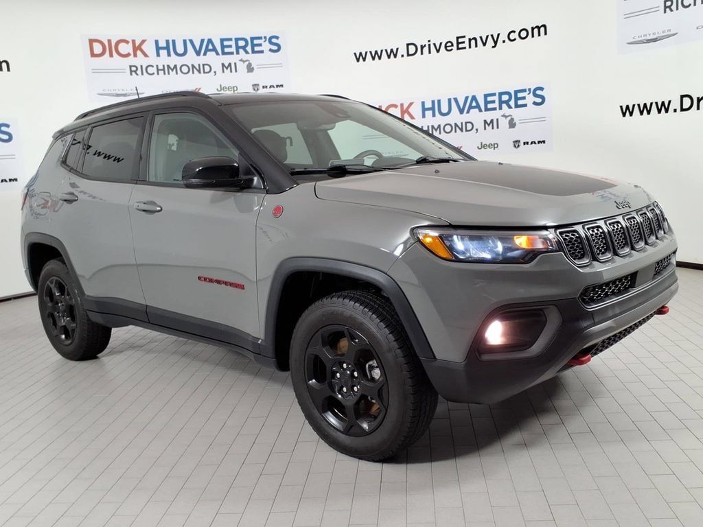 Used 2023 Jeep Compass Trailhawk AWD/4WD image 3