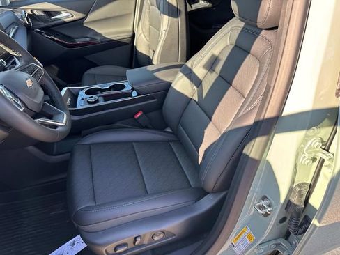 New 2026 Chevrolet Equinox LT w/ Convenience Package II FWD image 24