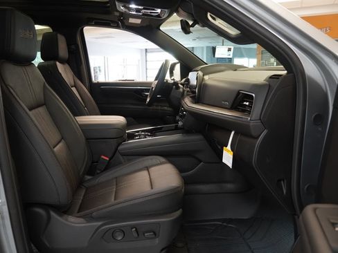 New 2026 Chevrolet Suburban High Country AWD/4WD image 38