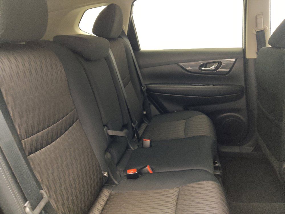 Used 2017 Nissan Rogue SV w/ SV Premium Package FWD image 19