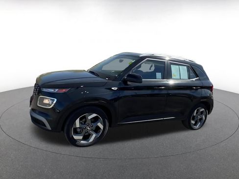 Used 2025 Hyundai Venue SEL image 8