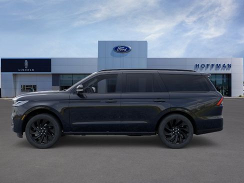 New 2026 Lincoln Navigator Reserve image 3