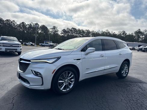 Used 2022 Buick Enclave Avenir w/ Avenir Technology Package FWD image 7