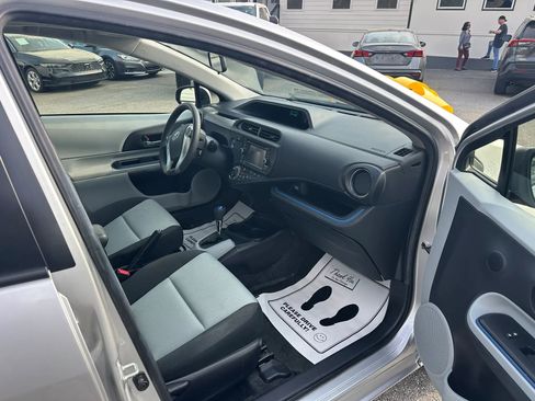 Used 2013 Toyota Prius C Three image 10