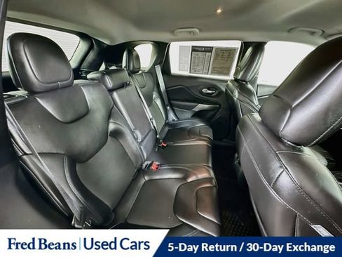 Used 2019 Jeep Cherokee Latitude Plus w/ Cold Weather Group AWD/4WD image 33