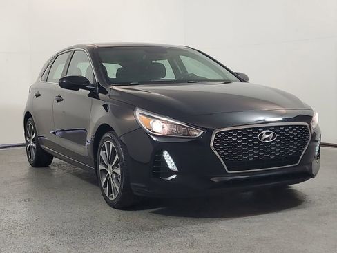 Used 2019 Hyundai Elantra GT image 1