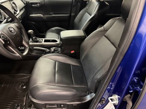 Certified 2022 Toyota Tacoma TRD Off-Road w/ TRD Premium Off Road Package image 12