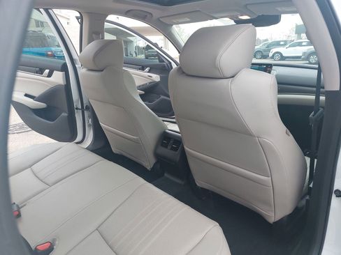 Used 2020 Honda Accord Touring image 12