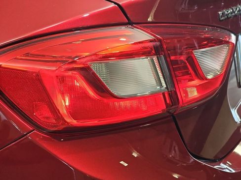 Used 2018 Chevrolet Cruze LT w/ Convenience Package FWD image 36