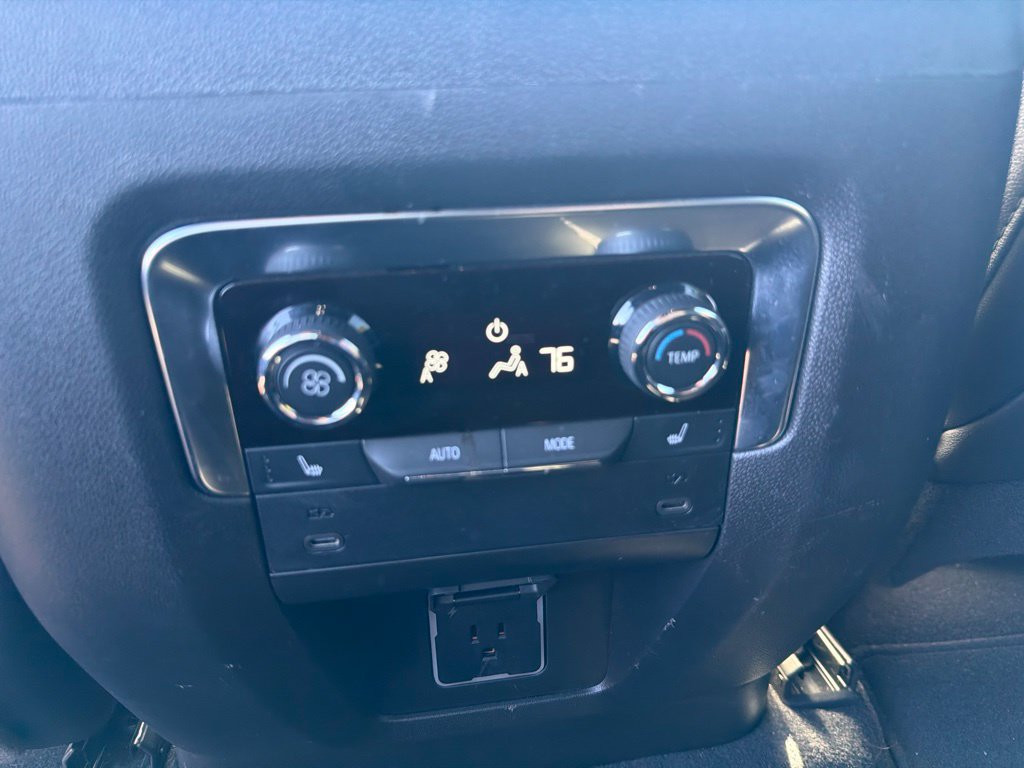 Used 2026 Chevrolet Suburban Premier AWD/4WD image 16