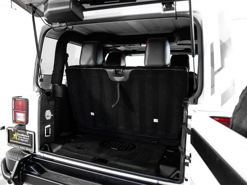 Used 2017 Jeep Wrangler Sahara image 38