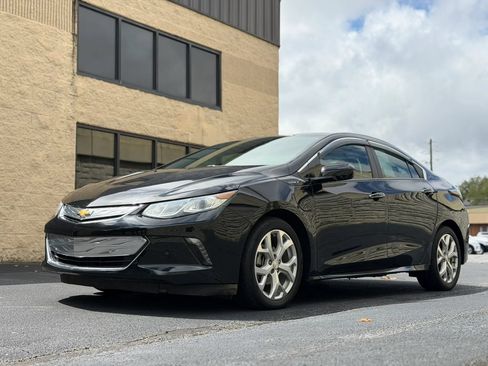 Used 2017 Chevrolet Volt Premier w/ Driver Confidence II Package FWD image 41