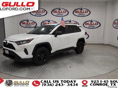Used 2021 Toyota RAV4 LE image 4