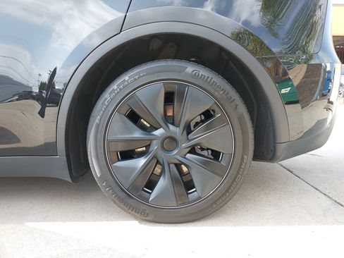 Used 2024 Tesla Model Y Long Range AWD/4WD image 7