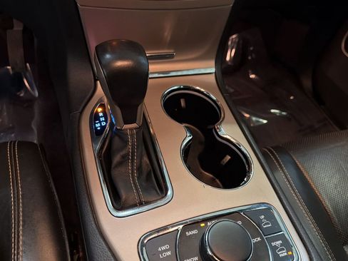 Used 2017 Jeep Grand Cherokee Overland AWD/4WD image 16