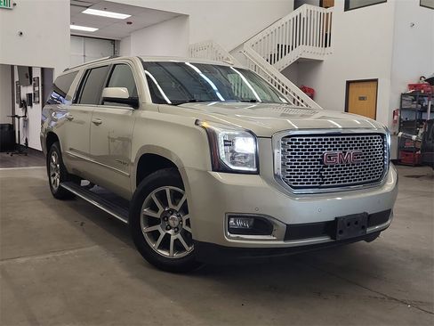Used 2015 GMC Yukon XL Denali w/ Premium Package image 2