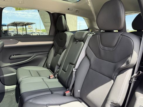 Used 2025 Volvo EX90 Plus AWD/4WD image 34