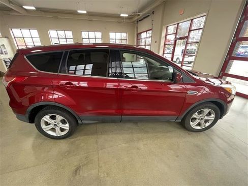Used 2015 Ford Escape SE image 8