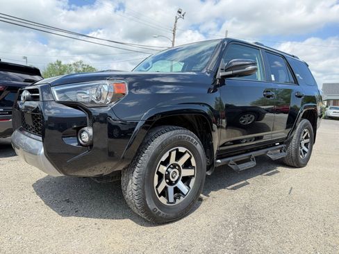 Used 2023 Toyota 4Runner TRD Off-Road Premium w/ Moonroof Package AWD/4WD image 2