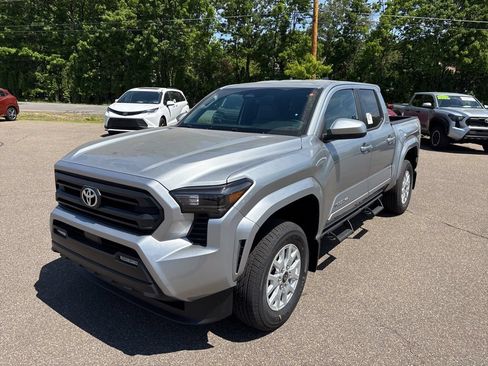 Certified 2026 Toyota Tacoma SR5 AWD/4WD image 2