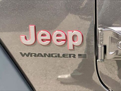 Certified 2024 Jeep Wrangler Unlimited Rubicon AWD/4WD image 27