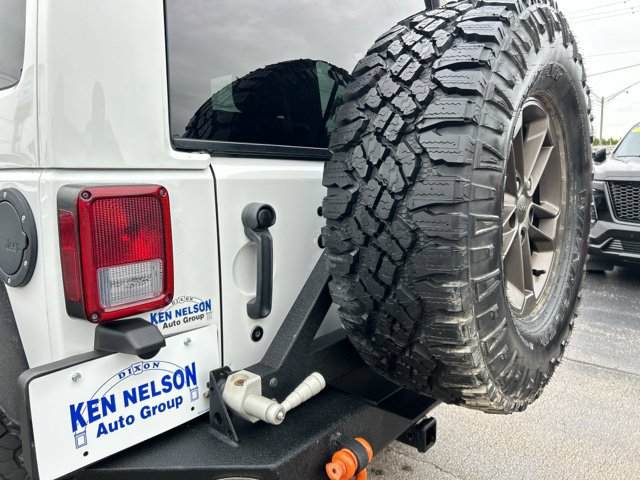Used 2013 Jeep Wrangler Unlimited Sahara w/ Connectivity Group AWD/4WD image 10