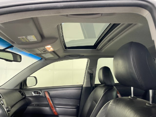 Used 2013 Toyota Highlander Limited AWD/4WD image 11