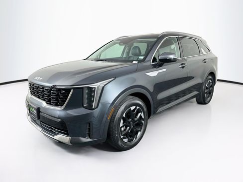 Used 2024 Kia Sorento S FWD image 3