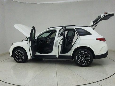 Used 2024 Mercedes-Benz GLC 300 4MATIC w/ AMG Line image 74